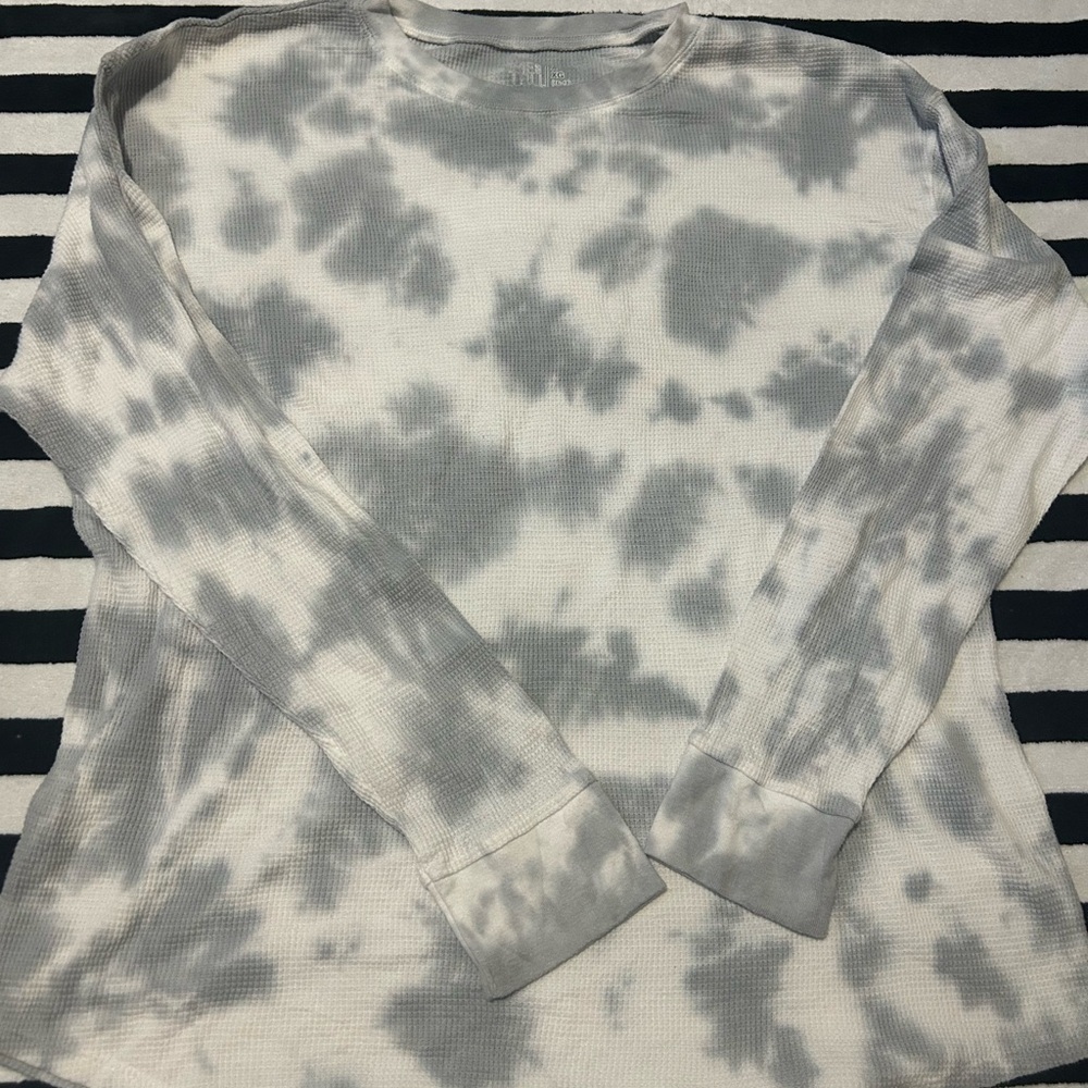 Time and Tru Gray Tie-Dye Top